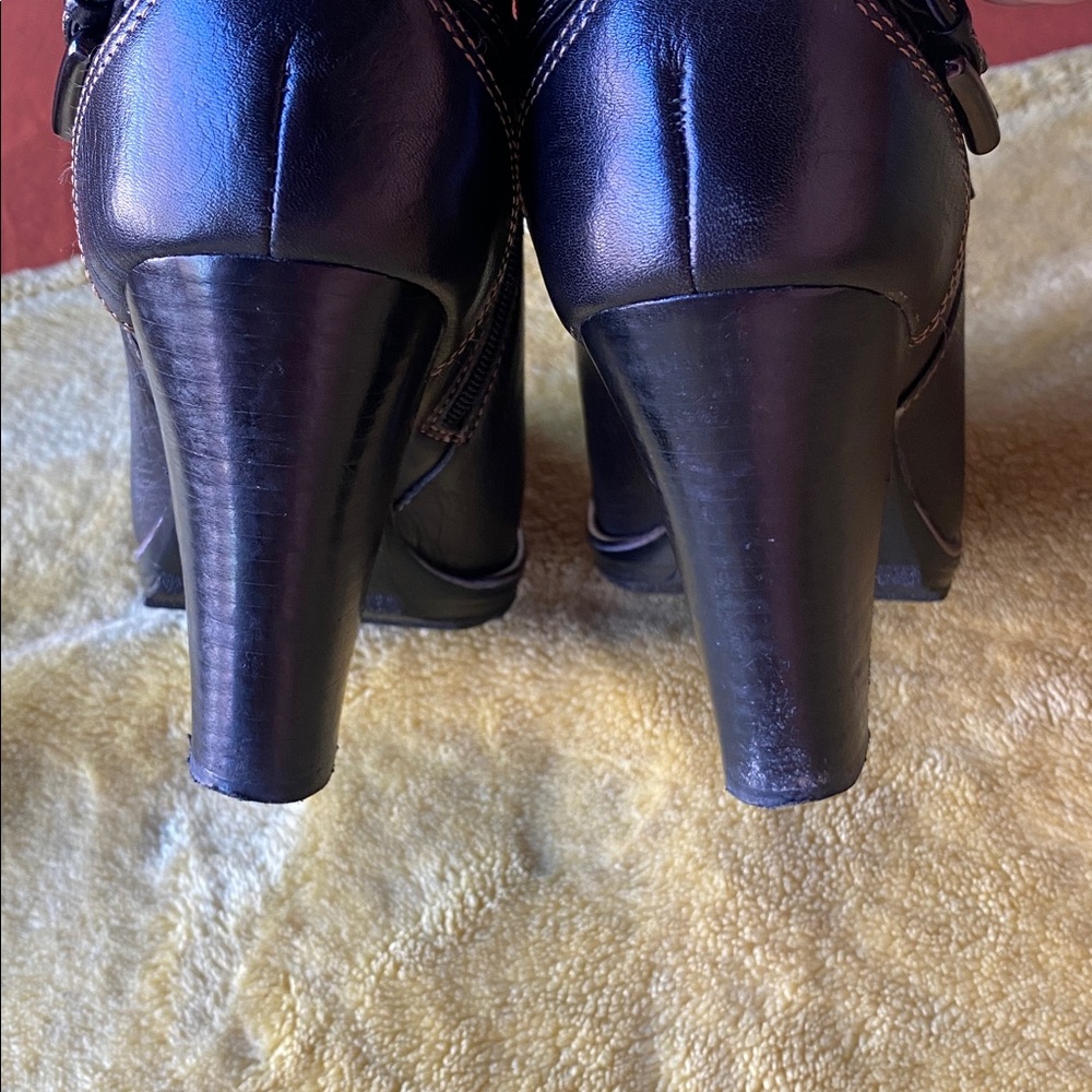 Sofft Black Leather Ankle Boots with Buckle - Picture 7 of 8